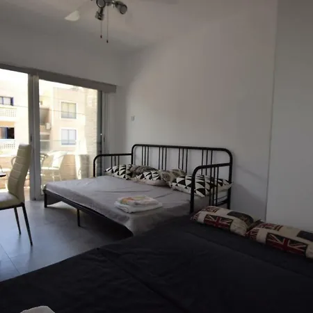 Direct Studio Apt In Mackezie *