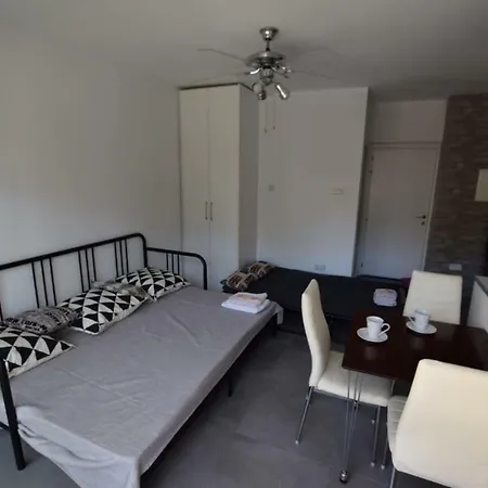 Direct Studio Apt In Mackezie לרנקה