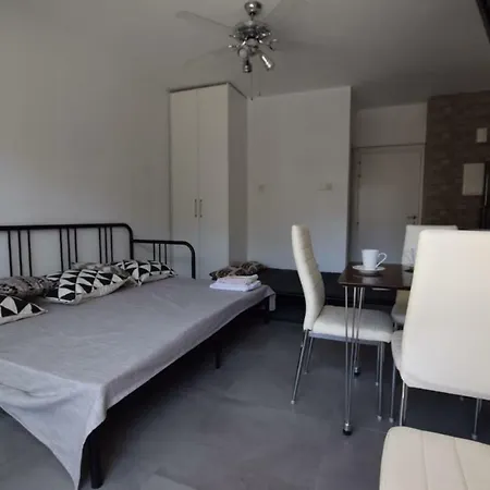 דירה Direct Studio Apt In Mackezie לרנקה