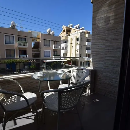 Direct Studio Apt In Mackezie דירה *