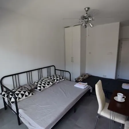 Direct Studio Apt In Mackezie לרנקה